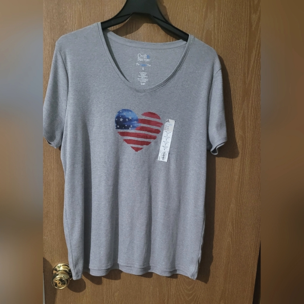 NWT Croft & Barrow Gray T-Shirt with American Flag Heart %60 Cotton XL